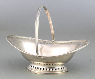 A Victorian silver swing handled basket with pierced rim Sheffield 1893 6", 142 grams