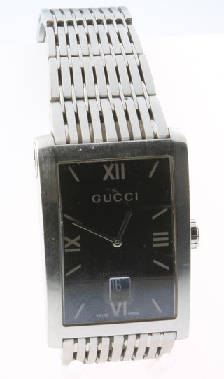 A gentleman's steel cased Gucci calendar wristwatch, the back plate no.11387134 