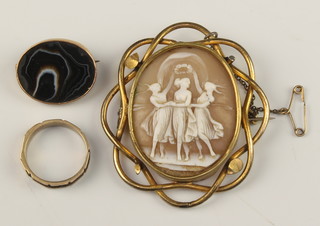 A Victorian gilt cameo brooch, an agate brooch and a mourning ring 