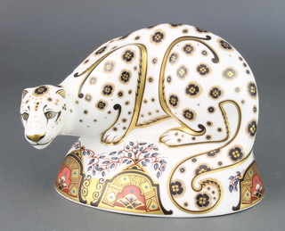 A Royal Crown Derby Japan pattern paperweight in the form of a Snow Leopard gold stopper 7" 