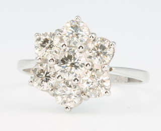 An 18ct white gold 7 stone diamond daisy ring approx. 2ct, size O