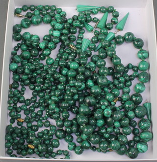 A quantity of malachite bead necklaces 