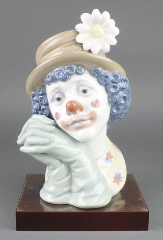 A Lladro bust of a clown 5542 10" 