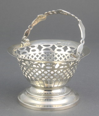 A silver sweet meat basket with pierced decoration Birmingham 1949, 66 grams 