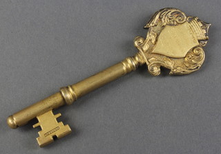 A Victorian silver gilt presentation key, with inscription London 1900, 56 grams