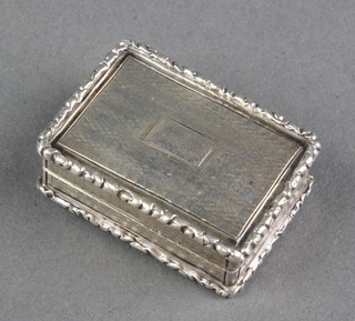 A Georgian silver engine turned vinaigrette with floral gilt grill 1 1/5" x 1", rubbed marks