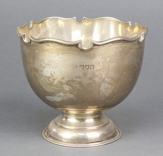 A silver pedestal bowl London 1912, 135 grams