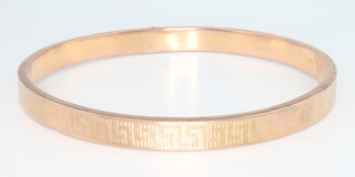 A 9ct yellow/rose gold bangle with Greek key pattern decoration 12 grams 