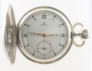 A gentleman's silver cased Omega hunter pocket watch with gilt hands and seconds at 6 o'clock