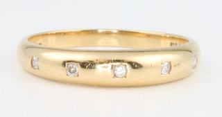 An 18ct yellow gold 5 stone gypsy ring size O