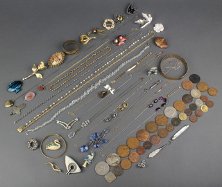 A collection of minor costume jewellery including crowns and coins etc