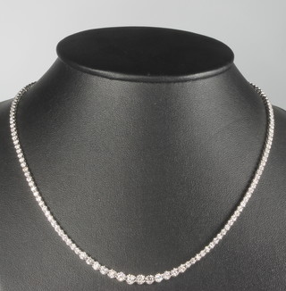 A good 18ct white gold diamond set necklace approx. 4.8ct 18" 