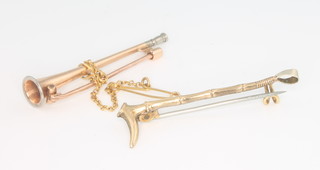An Edwardian 15ct yellow gold bar brooch in the form of a hunting horn, a ditto in the form of a whip 