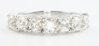 An 18ct white gold 7 stone diamond ring, approx 1.75ct