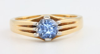 An 18ct yellow gold gem set ring size Q