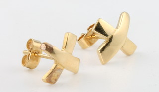 A pair of 18ct yellow gold cross shape ear studs, 3.4 grams 