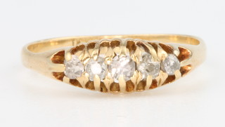 An 18ct yellow gold 5 stone diamond ring, size K 1/2 