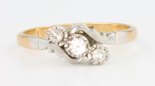 An 18ct yellow gold 3 stone diamond ring, size O 