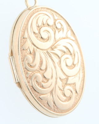 A 9ct yellow gold oval locket 3.5 grams