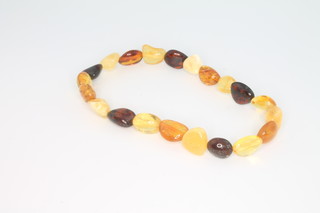 A natural amber bead bracelet 