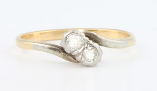 An 18ct yellow gold 2 stone diamond ring, size M 1/2