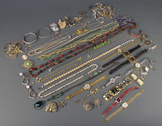 A collection of minor Victorian and later costume jewellery 