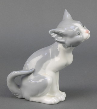 A Lladro figure of a seated cat 5113 6" 