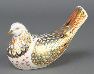A Royal Crown Derby Imari pattern pigeon paperweight with gold stopper 6" 