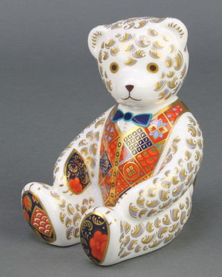 A Royal Crown Derby Imari pattern bear paperweight with gold stopper 4 1/2" 