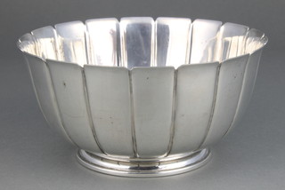 A silver bowl with fluted decoration Birmingham 1970 6 1/2", 323 grams