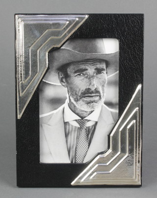 A silver Art Deco style photograph frame 7" x 5" 