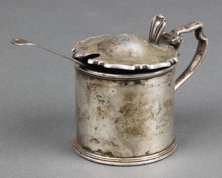A silver mustard with blue glass liner, Sheffield 1917 together with a Georgian mustard spoon, 73 grams