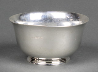 A silver bowl of plain form, London 1919, 3.75", 102 grams