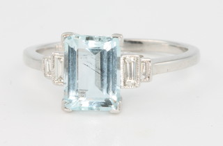 An 18ct white gold aquamarine and diamond ring size L 1/2