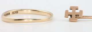 A 9ct yellow gold wedding band, size O and a 9ct yellow gold stick pin