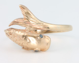 A 9ct yellow gold dolphin ring, size S, 3.1 grams