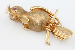 A stylish 18ct gem set bird brooch 8.4 grams