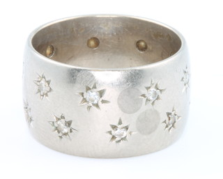 An 18ct white gold diamond set ring, size L 10.9 grams 