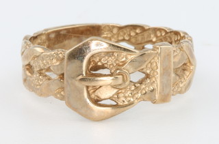 A 9ct yellow gold buckle ring, size Q 1/2, 3.8 grams