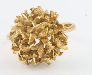 A stylish 18ct yellow gold floral dress ring, size N, 7.2 grams