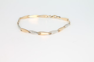 A 9ct yellow gold flat link bracelet 3.4 grams