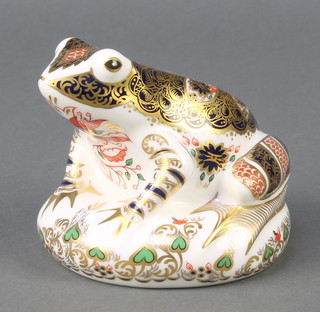 A Royal Crown Derby Imari pattern frog paperweight with silver stopper no.2703/4500 3" 
