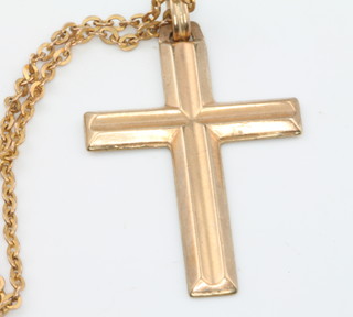 A 9ct yellow gold cross pendant and chain, 3.9 grams