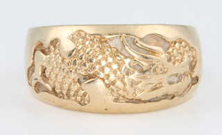 A 9ct yellow gold dragon ring, 6.1 grams, size T 1/2