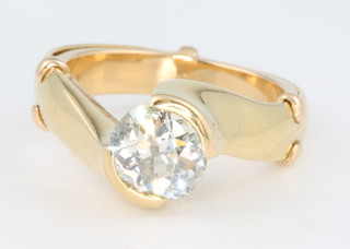A yellow gold mine cut single stone diamond ring, approx. 1.35ct, size L
