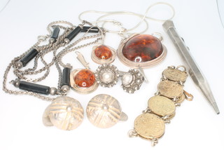 Minor silver jewellery including etruscan style cufflinks 
