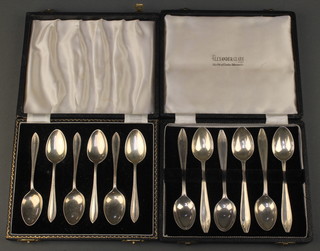 Two pairs of cased silver coffee spoons Sheffield 1936 and Birmingham 1956, 162 grams