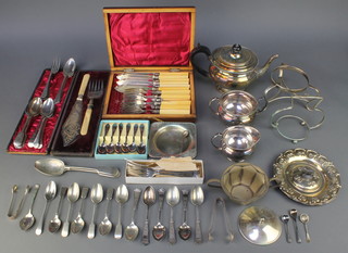 A pair of cased silver plated fish servers and minor plated items 