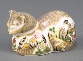 A Royal Crown Derby Imari pattern cottage garden cat paperweight with gold stopper 4" 