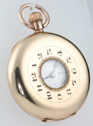 A gentleman's 9ct yellow gold enamelled half hunter pocket watch, the seconds at 6 o'clock 